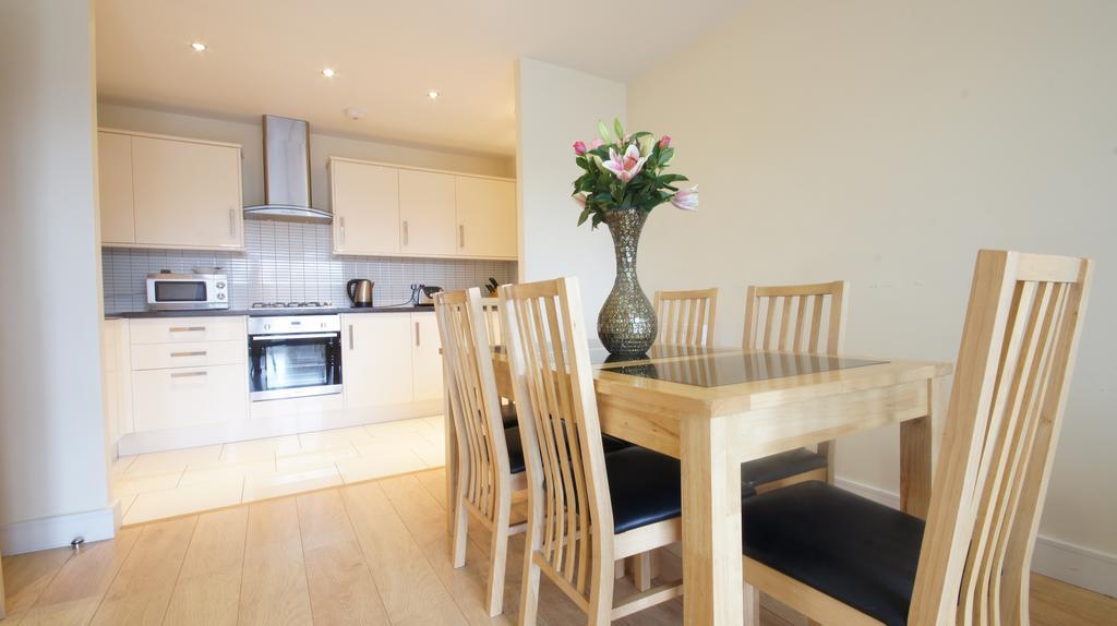 Lodge Drive Serviced Apartments Enfield Exterior photo
