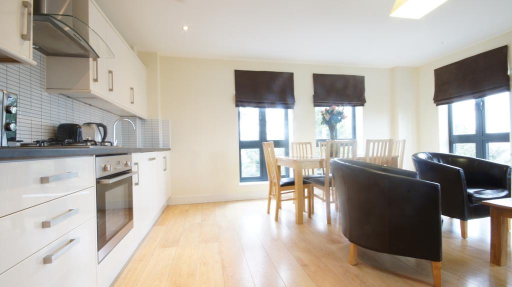 Lodge Drive Serviced Apartments Enfield Exterior photo