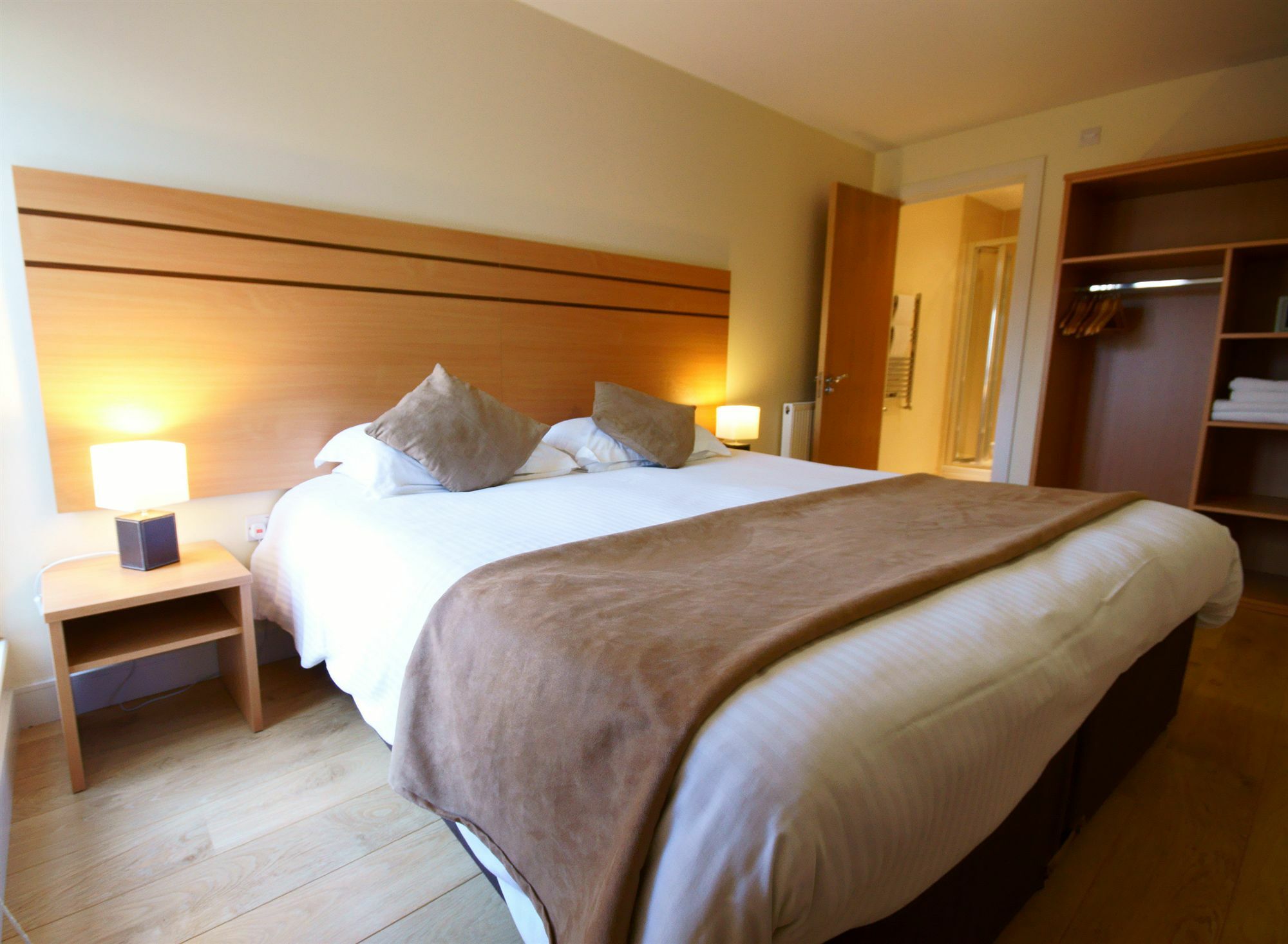 Lodge Drive Serviced Apartments Enfield Exterior photo