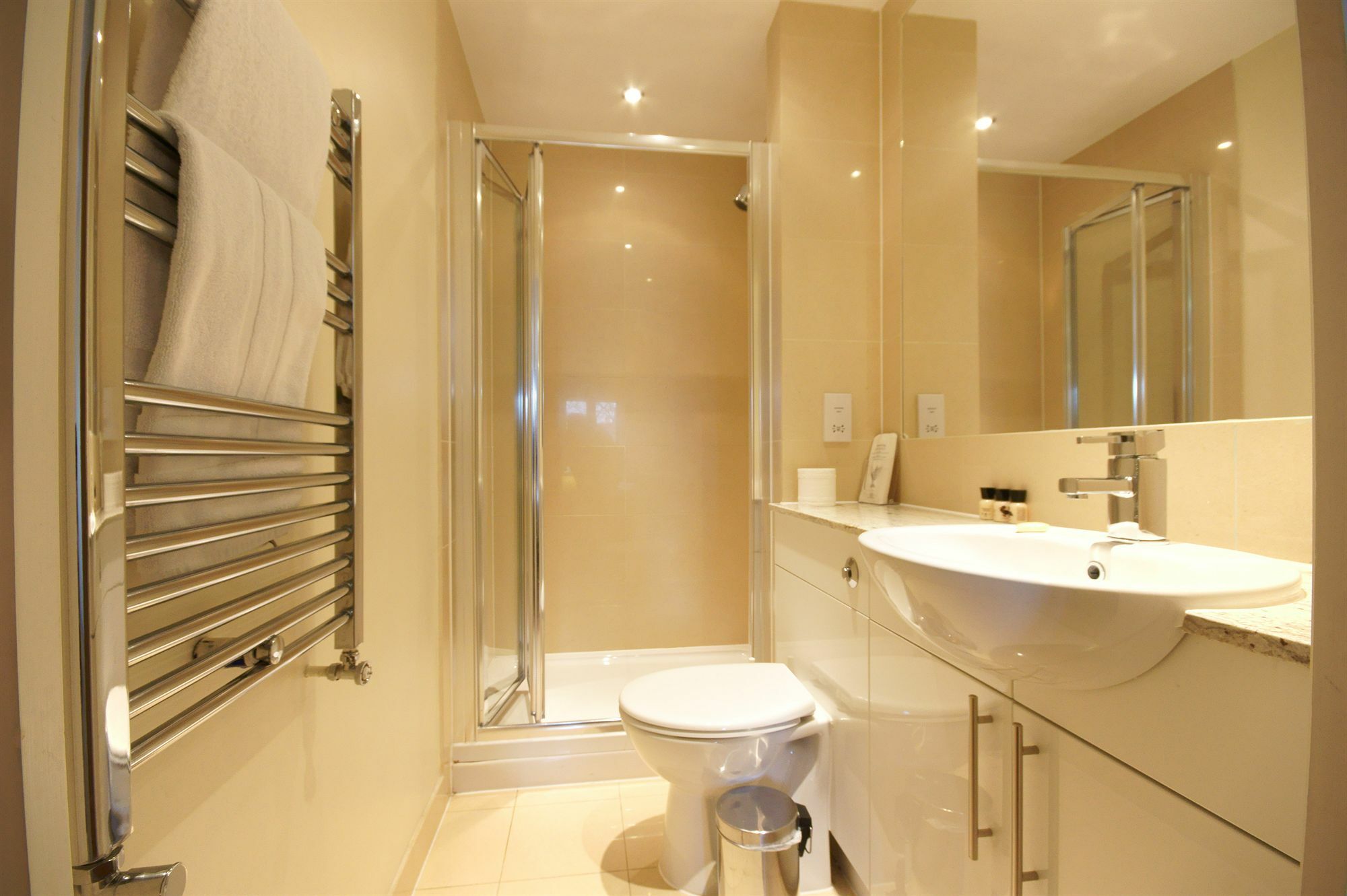 Lodge Drive Serviced Apartments Enfield Exterior photo