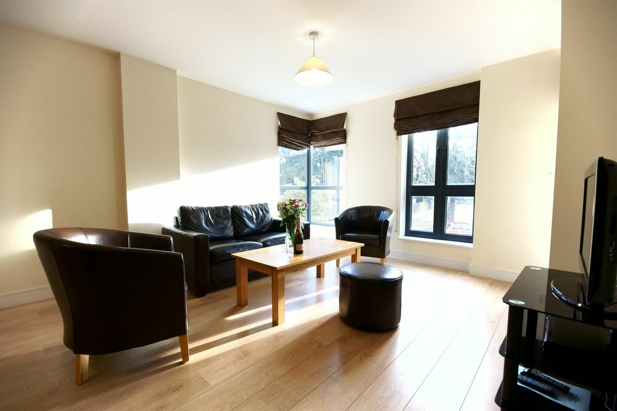 Lodge Drive Serviced Apartments Enfield Exterior photo